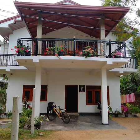 Villa Chaya Хіккадува Екстер'єр фото