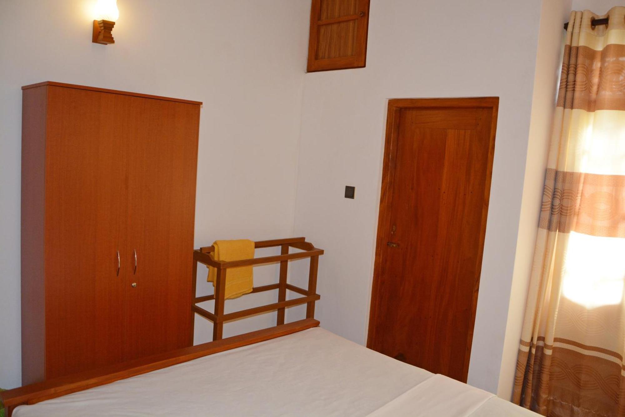 Villa Chaya Хіккадува Номер фото